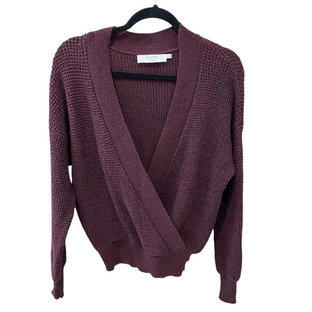 ASTR The Label Stephanie V Neck Wrap sweater in Burgundy Medium - Picture 5 of 11